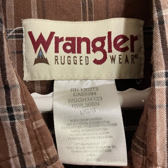 Wrangler Rugged Wear Plaid Button Down Shirt - Picture 3 of 5